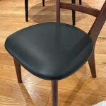 座面にはPVCレザーを採用