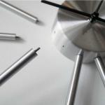 ポールはクルクルと回して取り付け