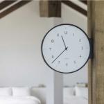 文字盤はシンプルで見やすいフォントの数字