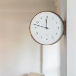 文字盤はシンプルで見やすいフォントの数字