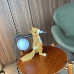 サイドテーブルの上に置く
