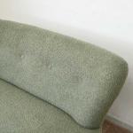 背もたれのボタンデザイン