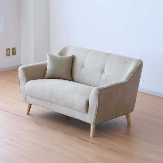 座面に耐久性に優れた硬質ウレタンを使用