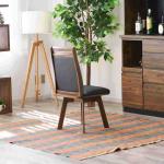 フレームと脚は天然木ラバーウッドを使用