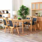 差し色としての黒が引き立つ