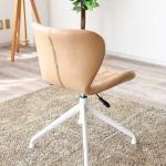 脚はスチール製