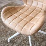 レザーに見えるけど手触りはファブリック