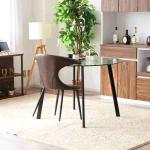 なんと肘をテーブルの天板に引っ掛けられる