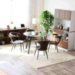 どんなテーブルとも合わせやすい