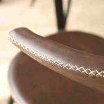  高級感溢れる質感と繊細なステッチ