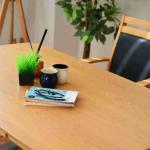 2種類の天然木で高級感溢れる表情