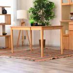 脚はラバーウッド製