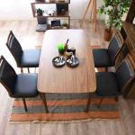 角の丸いラインがキレイなダイニングテーブル