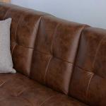 テーブルは収納可能