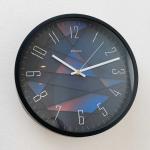 現代美術の魅力を感じる壁掛け時計