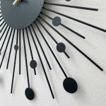 中心から放射状に延びたデザイン