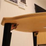 脚は天然木ラバーウッド