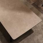 電球色の光が当たった状態