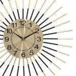 メタリックなゴールド色の文字盤