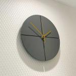 モダンテイストの壁掛け時計