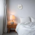 コンクリート調スタイリッシュ壁掛け時計・グレー系の設置例