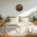 シンプルで見やすい木目ブラウン壁掛け時計の設置例