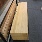 木目の穏やかな部分を選んで使用