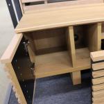 両サイドは片開き扉のフリースペース