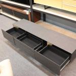 一つの引出しにつき幅60cmあるので大迫力