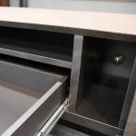 内部上段にデッキ収納スペース