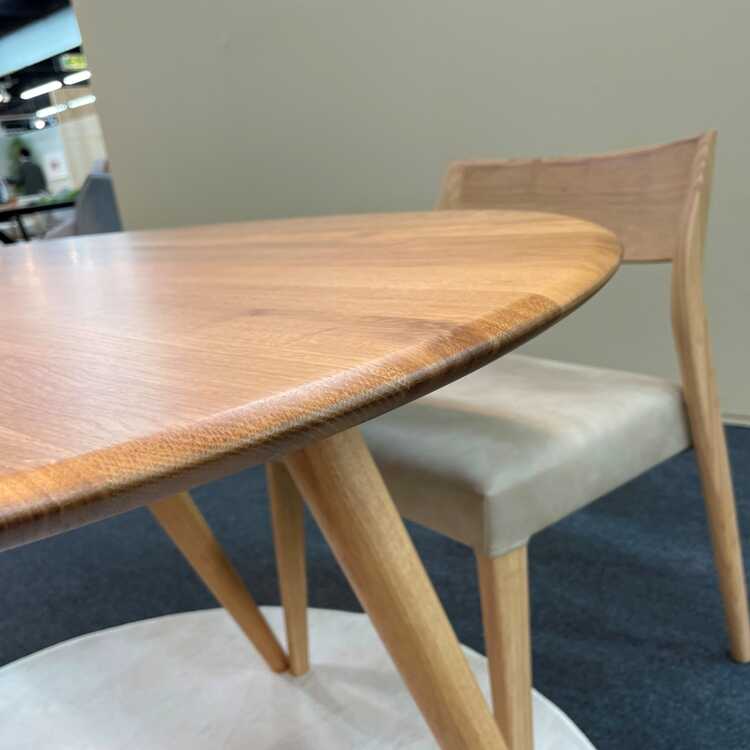 DI-2539 オーク無垢材の丸い曲線美の高級食卓用テーブル・幅180