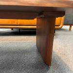 脚の位置は2段階で変更可能