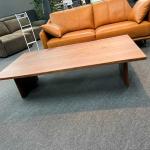 脚もウォールナット突板