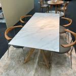 ダイニングテーブルとのイメージ