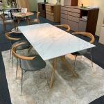 ダイニングテーブルに収めている時も素敵