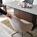 テーブルに収まっている姿もカッコイイ