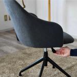 座面を46～53cmの範囲で高さ調節可能