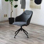 本の脚で座面をしっかりと支えます