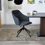 テーブルに収まっている姿もカッコイイ