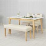 脚は天然木ラバーウッド