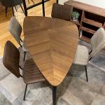 美麗なウォールナットの表情に見惚れる