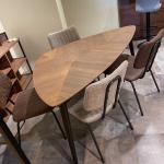 個性的なリーフ型の三角形が映える﻿