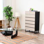 人気のグレージュ色とブラックの洗練された組み合わせ