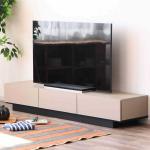 人気のグレージュ色とブラックの洗練された組み合わせ