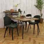 四人でゆったり座れる余裕の広さ