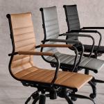 ハーマンミラー社のイームズ作AluminumChairを連想