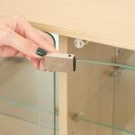 扉はプッシュ式