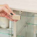 扉はプッシュ式