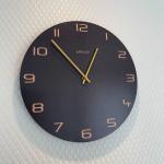 シンプルなのにカッコイイ、黒の壁掛け時計