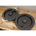 片面ずつそれぞれに単三電池1本使用